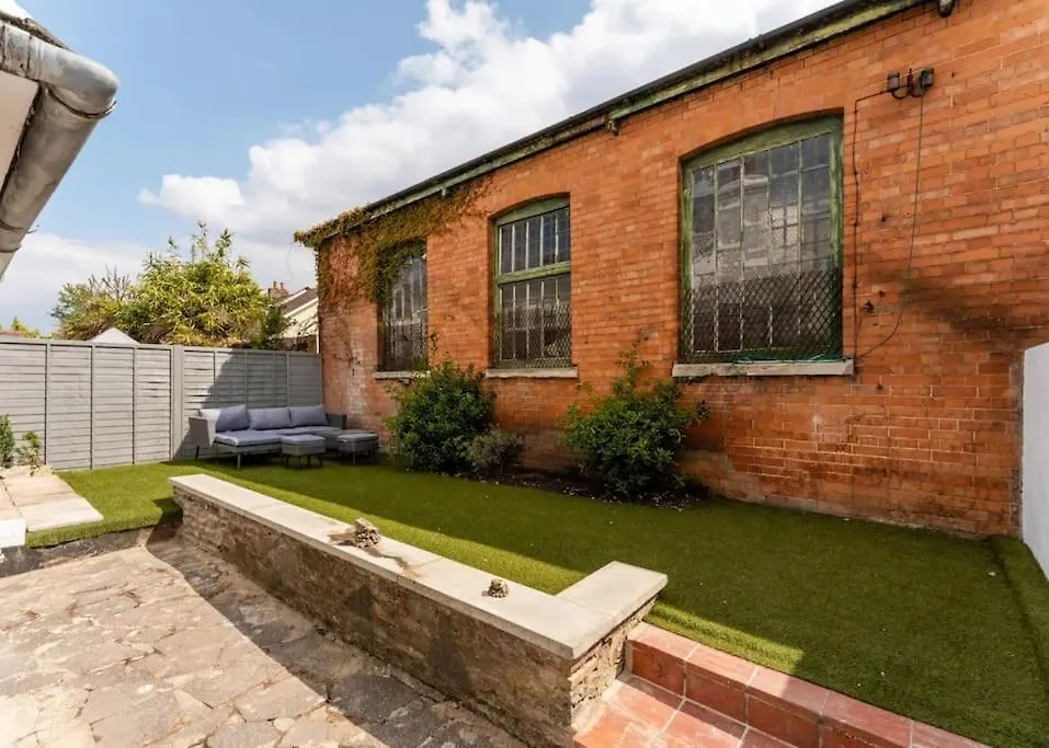 Modern & Comfortable Urban Home-1