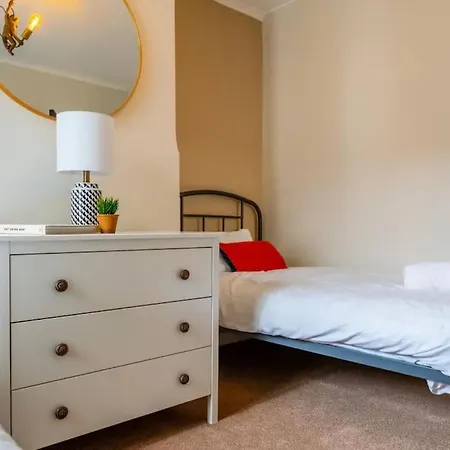 Modern & Comfortable Urban Home-2